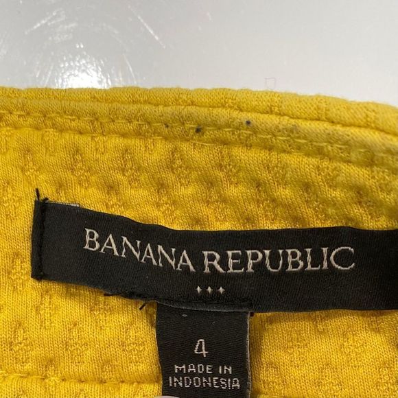 BANANA REPUBLIC yellow gold lined mini skirt - 4 - Picture 4 of 6